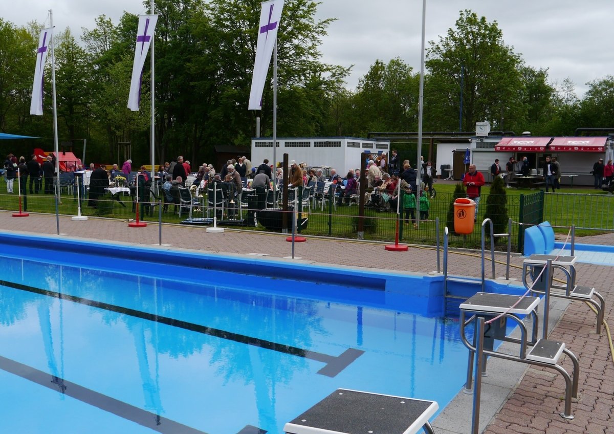 Evangelischer Open Air Gottesdienst Freibad Neheim Christi