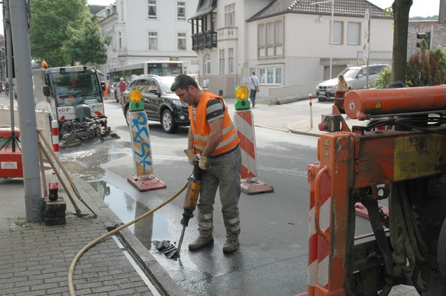 Seit 11.43 Uhr dröhnt der Presslufthammer von Kemal Varol.