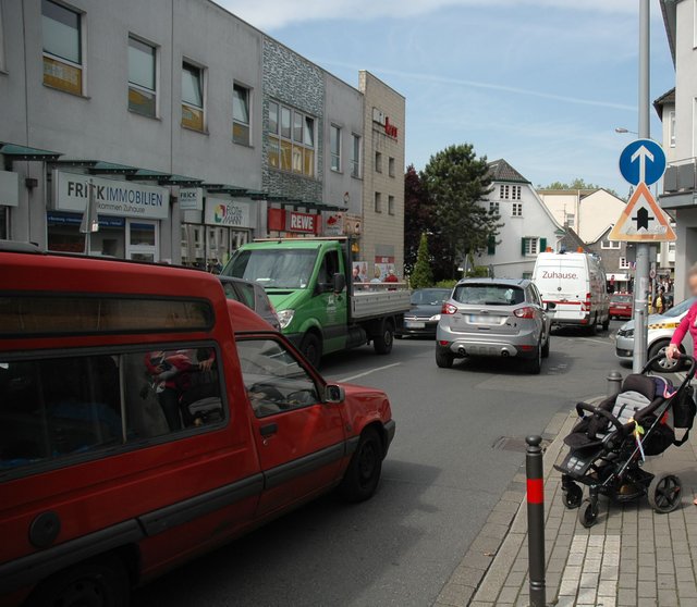 Der Verkehr fließt unrund.