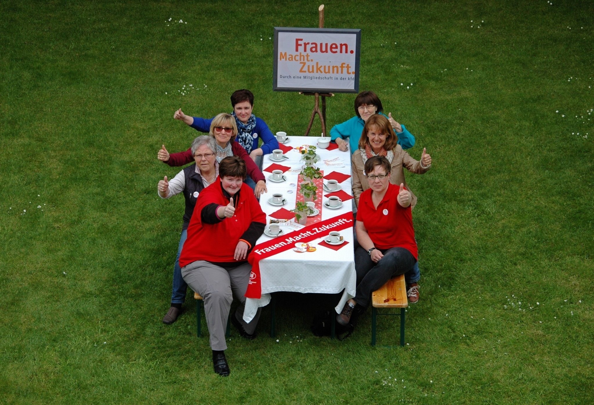 Frauen R sten Sich F r Die lange Kfd Tafel Am 14 Juni In Neheim Arnsberg Neheim