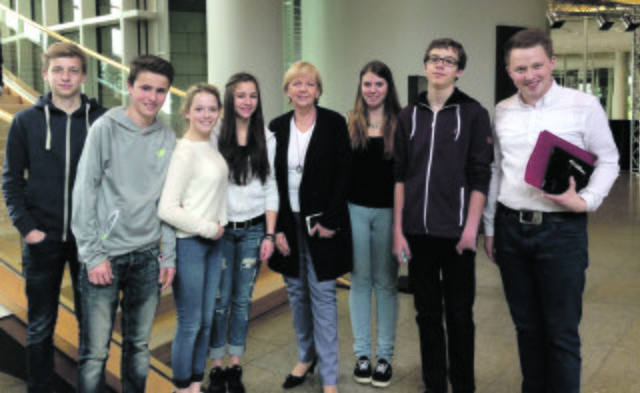 Die Debattier-AG mit Hannelore Kraft.