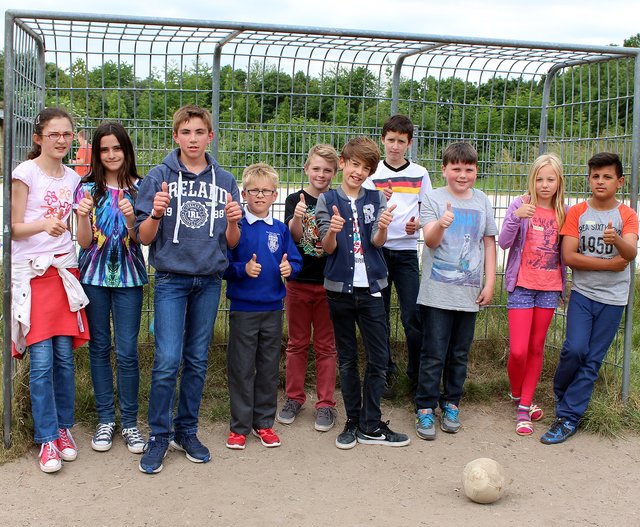 Auf der großen Wiese wurde natürlich auch Fußball gespielt - Ein internationales Team