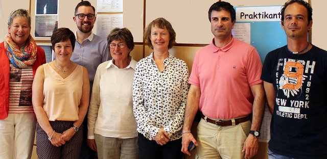 Schulleiterin Marita Eckmann, Helen Startup und Anthony Johnson aus Lanchester,
 Ursula Clèmarec, Birgit Birk, Hervé Profit und   Christopher Brevier aus  Palaiseau