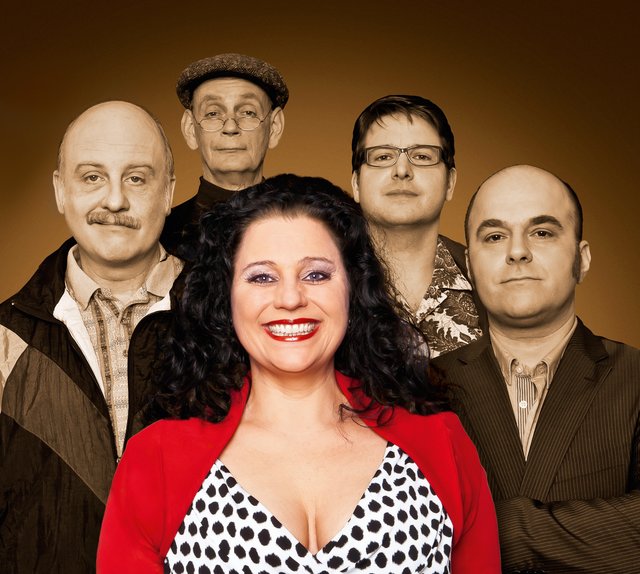 Das Ensemble von 'Pommes' bringt Schwung auf die Ebertbad-Bühne und ins Publikum. Im Stück von Gerburg Jahnke spielen: Nito Torres, Constanze Jung, Hajo Sommers, Heinz-Peter Lengkeit und Kai Magnus Sting.