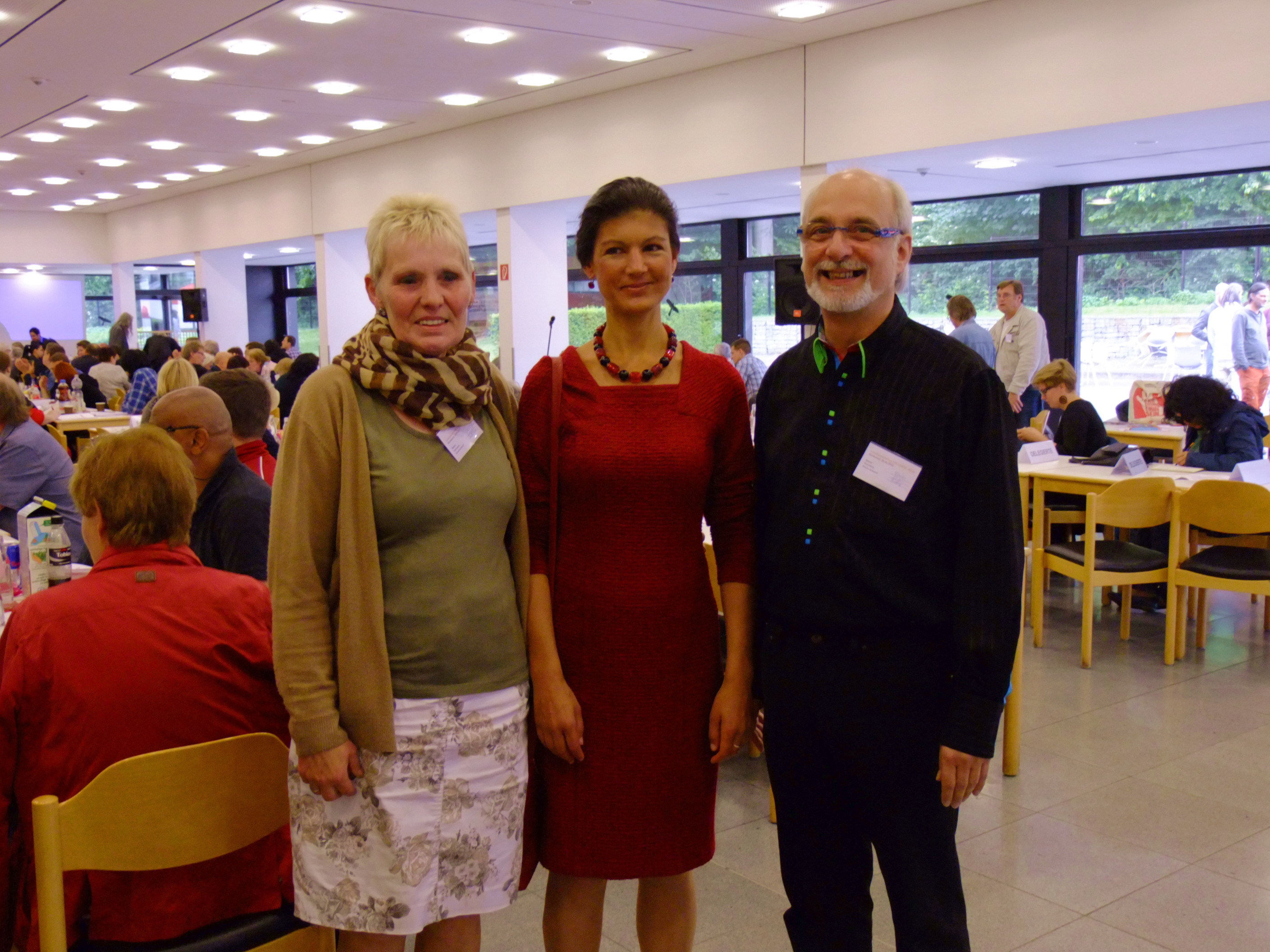 Siegrid Ehlers, Sahra Wagenknecht und Günter Blocks auf dem LINKEN-Landesparteitag.