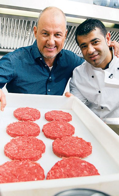 Vorbei sind die Zeiten der XXL-Gerichte an der Möllerstraße in Gladbeck: Aus dem "XXL Food-King" wurde der "pottburger" und maßgeblich die Finger im Spiel hatte Frank Rosin. Der TV-Bericht über den neuen "pottburger" wird am Dienstag, 30. Juni, ab 20.15 Uhr über die Frequenzen des Privatsenders "KABEL EINS" ausgestrahlt.