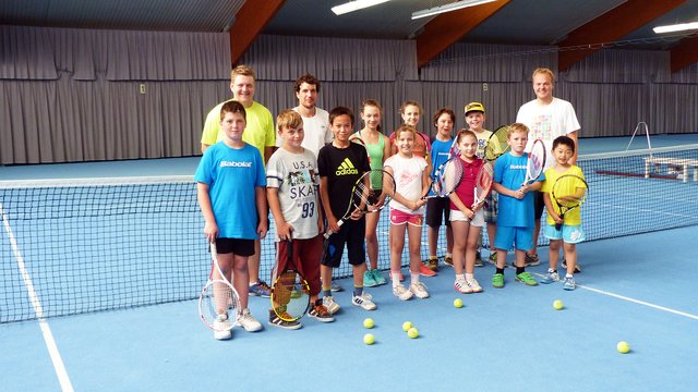 Wegen der Hitze musste das Tenniscamp teilweise in die Halle verlegt werden. | Foto: Manfred Trappe