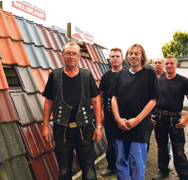 Ein eingespieltes Team: Die Profis von Notten Bedachungen an der Haldenstraße 10.