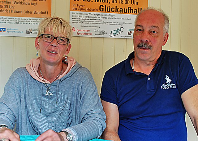 Vorsitzende Anja Werning und Geschäftsführer Jürgen Sotzek möchten die Hattinger Tafel gern erhalten.