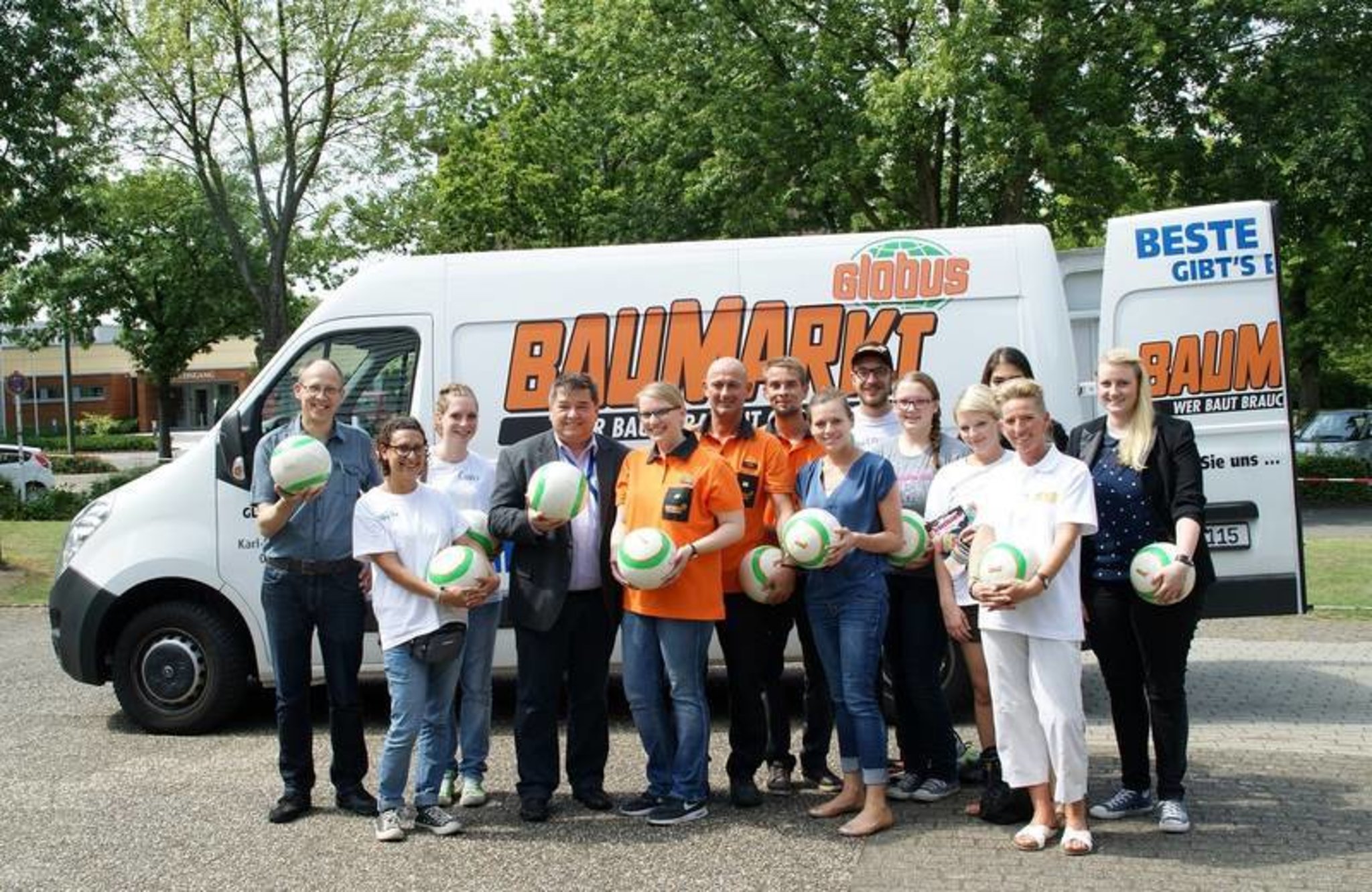 Baumarkt spendet Spielzeug für Flüchtlinge in Marl Marl