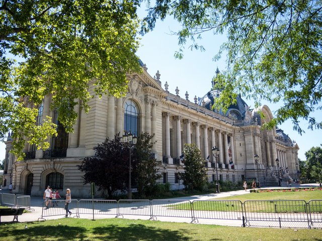 Eine schöne, alte, vielseitige Pariser Architektur - Duisburg