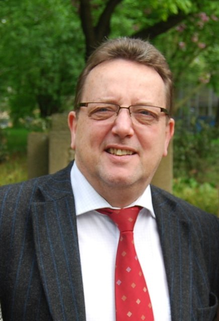 Der Bezirksbürgermeister der SPD, Klaus Persch, ärgert sich über das Verhalten des Rats.