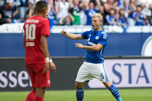 Johannes Geis jubelt ab sofort für Schalke. Der 21-Jährige Mittelfeldspieler wechselte für über 10 Millionen Euro vom FSV Mainz 05 zu den Königsblauen.