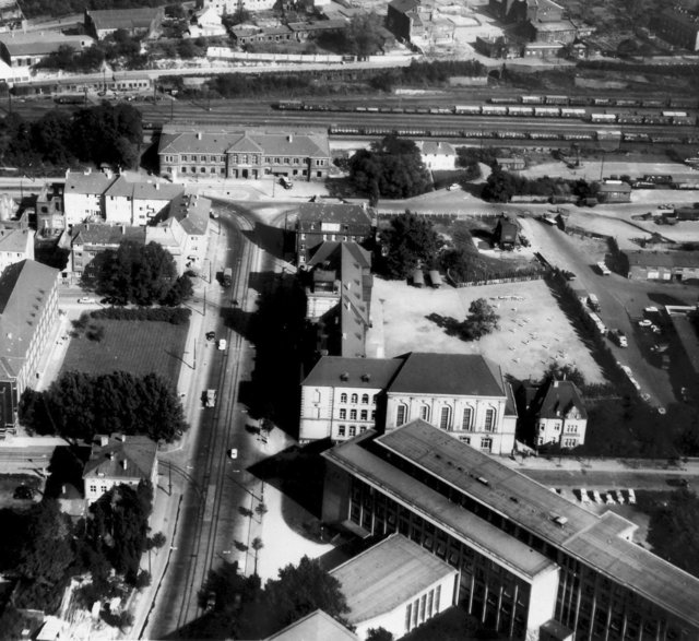 Der Bahnhof in den 1950er Jahren, nun nur noch mit einem Obergeschoss.