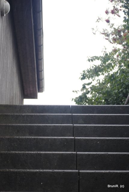 Ein drittel der steilen Treppe nach oben...