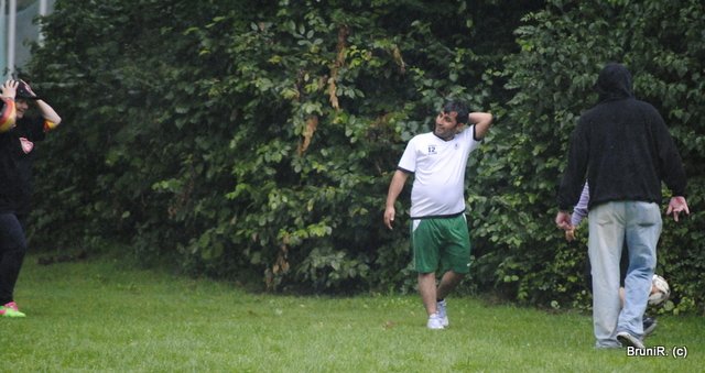 Der Ball war wieder weg...