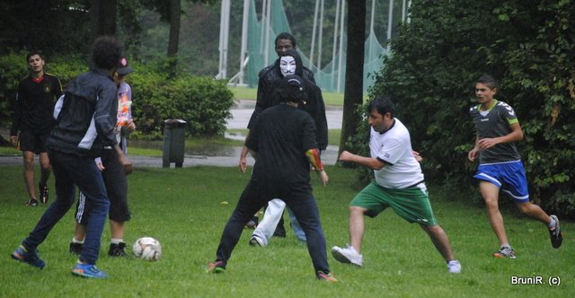 Der Schiri inner Mitte...