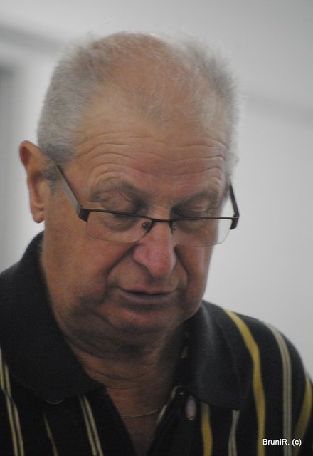 Tja, da werden die Augen besser abwärts gerichtet...