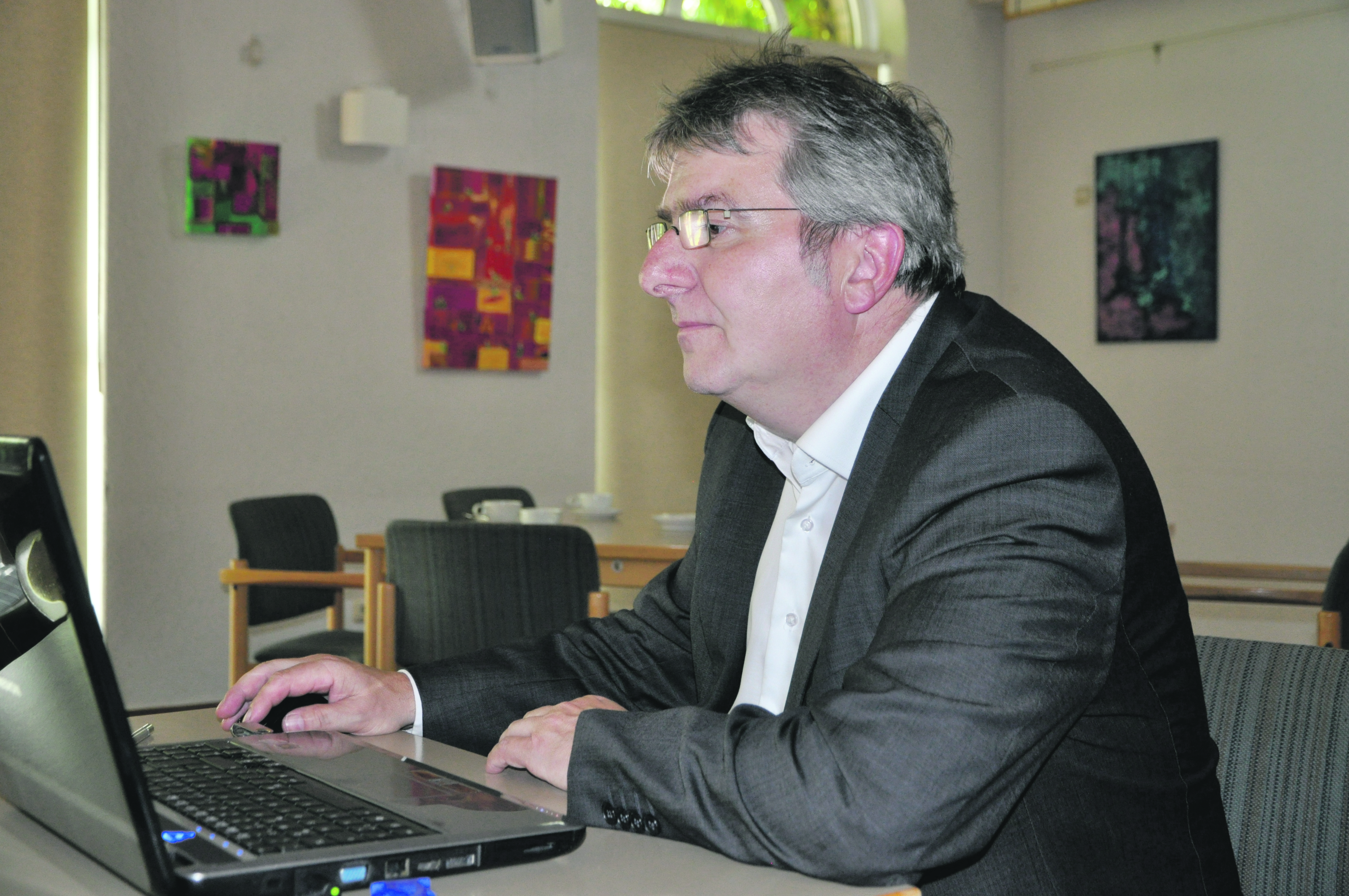 „Wir haben die Pflicht, die Flüchtlinge unterzubringen“, erläutert Essens Sozialdezernent Peter Renzel beim Unesco-Club in Kettwig.