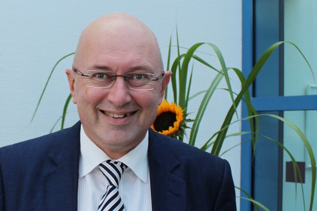 Prof. Dr. med. Zaza Katsarava  der Chefarzt für  Neurologie