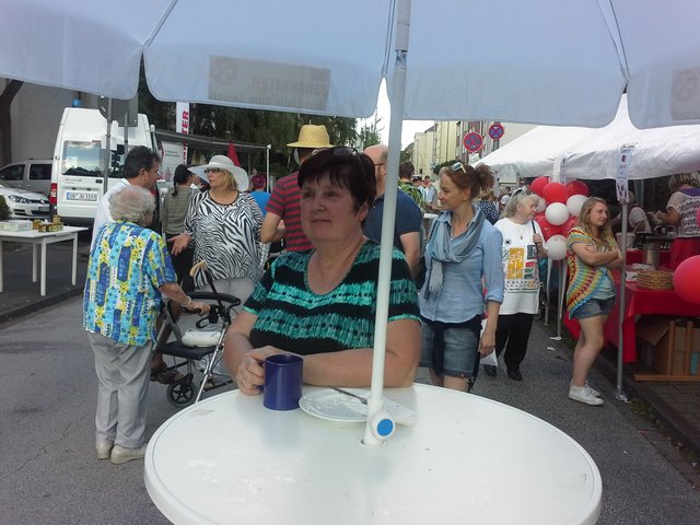 Kaffee und Kuchen  genießen  bei guter Musik