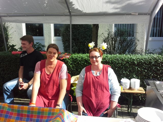 Küche an der frischen Luft mit gutem Personal