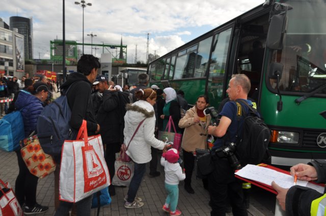 Versorgt in Dortmund ging es für die vielen Familien weiter.