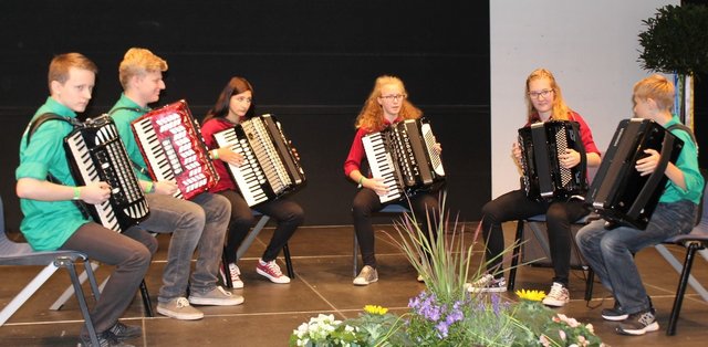 Jan Störmer, Christoph Klüver, Jule Wilberg, Luisa Langer, Leia Betting und Robert Heik (v.l.) sorgten als A(kko)-Team in Recklinghausen für Furore.