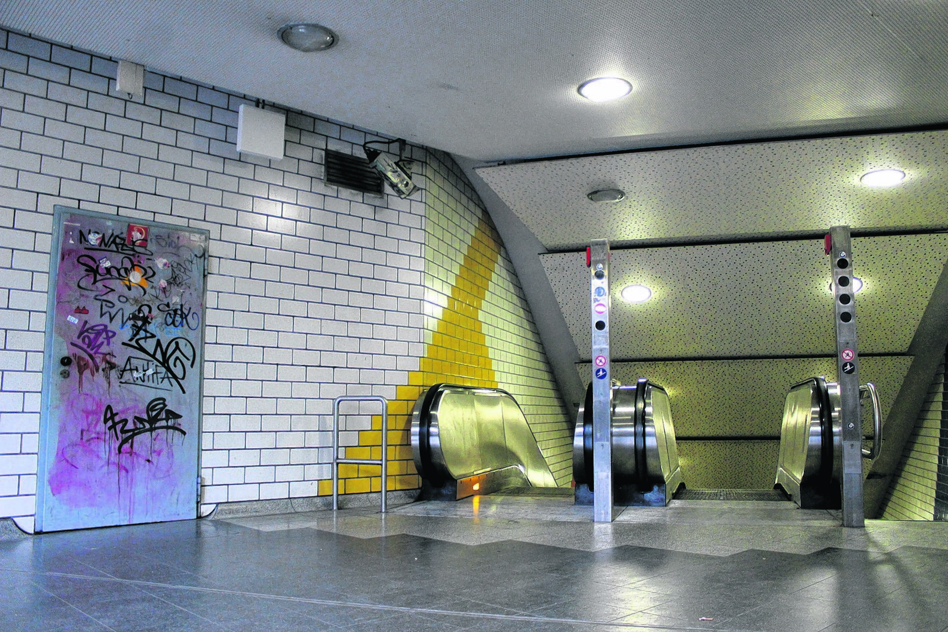 Reparatur in Sicht? Ein Steuerdefekt stoppt derzeit die Rolltreppe an der U-Bahn-Haltestelle Karlsplatz. Archivfoto: Müller
