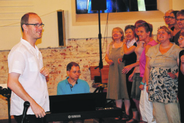 Axel Christian Schullz (links) ist vielen Wochenblatt-Lesern auch durch die Durchführung des Pfalzdorfer Gospelwiorkshops bekannt.