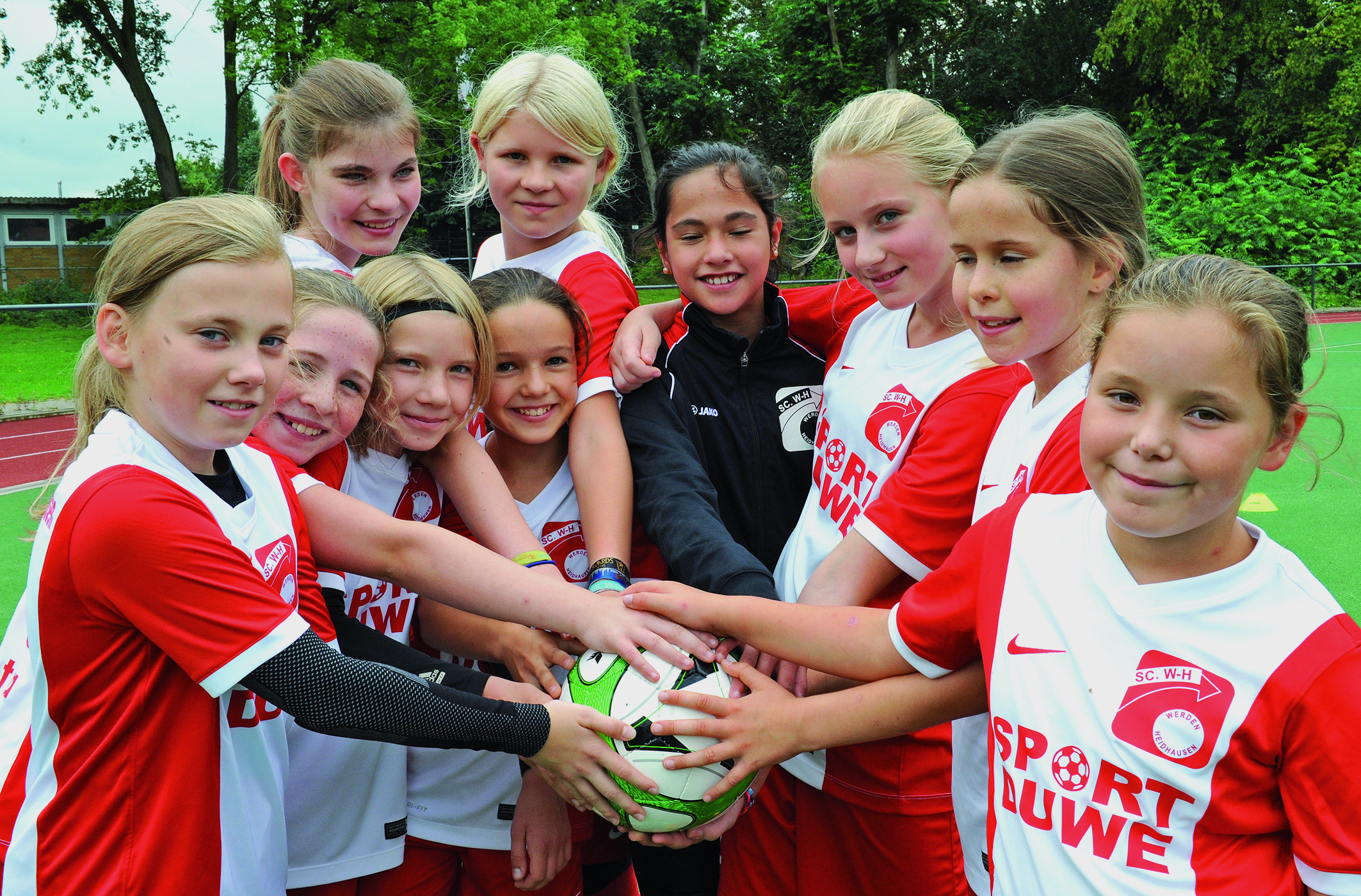 Die neu formierte Mannschaft der U13 Mädchen hatte einen tollen Heim-Einstand und besiegte den TuSEM mit 8:0 Toren.