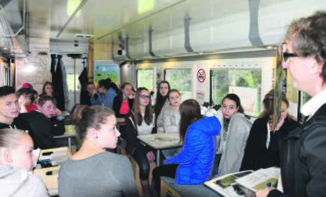 Der Umweltbus Limbicus ist ein rollender Unterrichtsraum mit Labor, den die Schüler der Realschule Heiligenhaus für Forschungszwecke nutzen konnten.