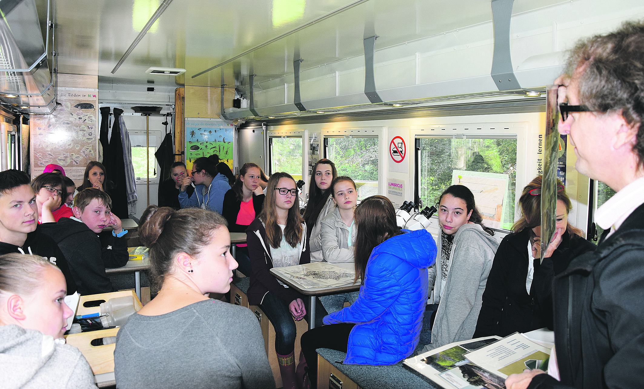 Der Umweltbus Limbicus ist ein rollender Unterrichtsraum mit Labor, den die Schüler der Realschule Heiligenhaus für Forschungszwecke nutzen konnten.