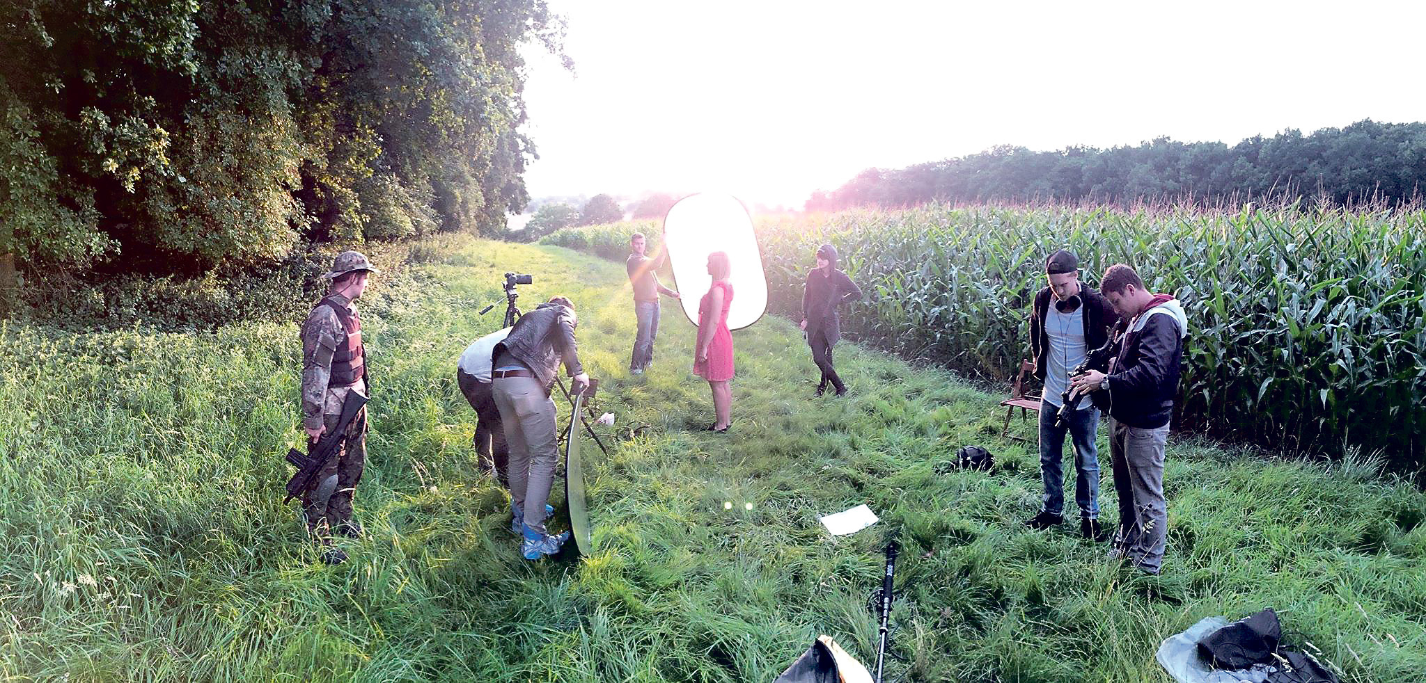 Sieht aus wie ein professioneller Filmdreh - ist es auch. Und trotzdem "low budget" - der Trailer zum diesjährigen Tasche-Fimpreis. Drehort war übrigens das Bornekamptal.