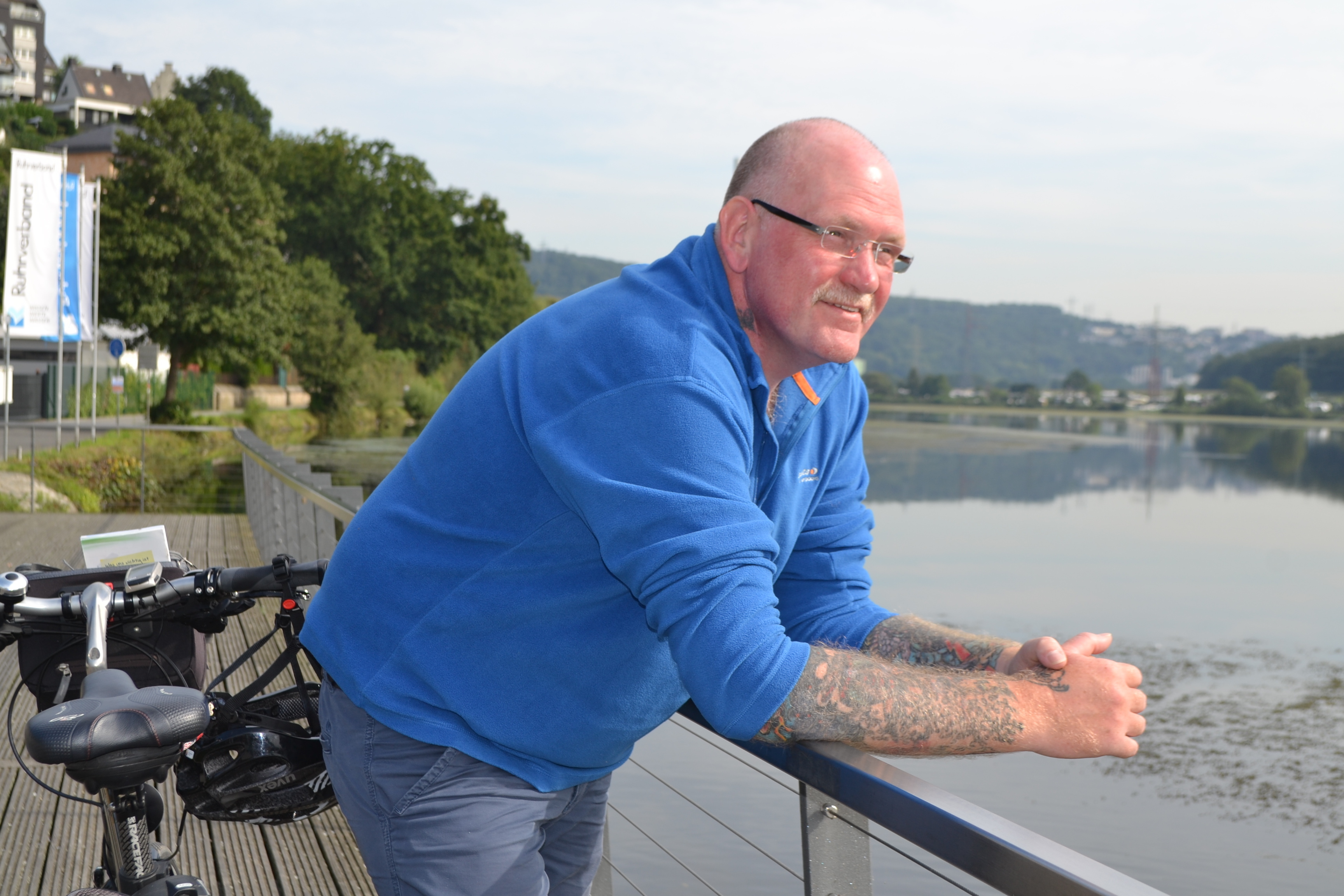 "Guck dir den an..!" Bei Kommentaren zu seinen Tattoos geht Oliver Trelenberg in die Offensive: "Ich sage den Leuten: Ja, guckt ruhig, aber bei der Gelegenheit nehmt direkt noch den Flyer meiner Spendentour mit!" Foto: nk