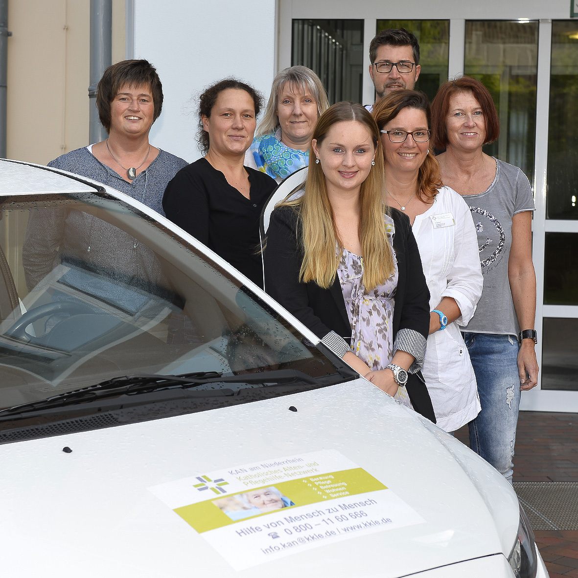 Pflegedienstleiter Johannes Verpoort und Karin Sanders (2.v.r.) mit dem Team der ambulanten Kinderkrankenpflege: Ursula Jansen, Katja Heyne, Anne Leifeld, Saskia Knorre, Susanne Pyka (v.l.).