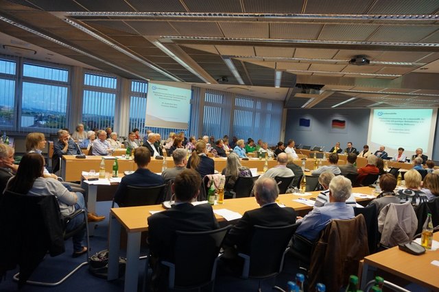Der große Sitzungssaal im Kreishaus war von den Mitgliedern der Lebenshilfe und Gästen fast vollständig gefüllt.
