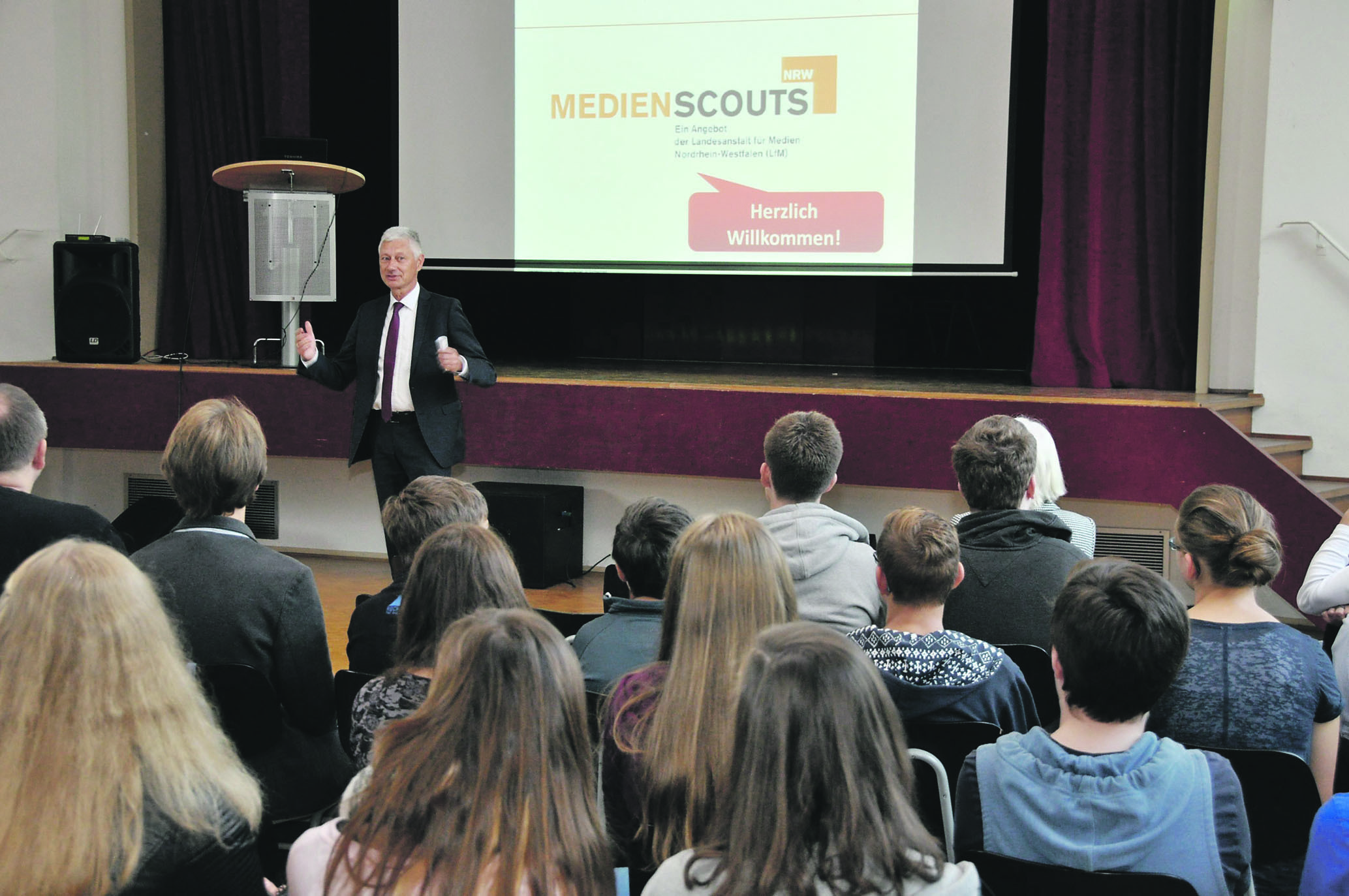 Landrat Wolfgang Spreen hat die Schirmherrschaft für das Projekt „Medienscouts NRW im Kreis Kleve“ übernommen.