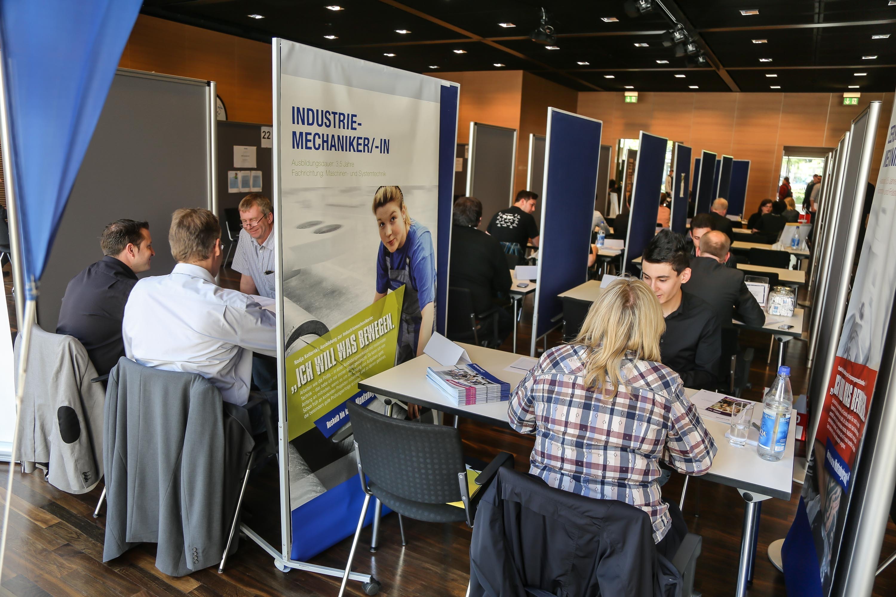 In zehn Minuten unkompliziert zur Lehrstelle 2016: die „Azubi-Speed-Datings“ machen dies in Unna, Dortmund und Hamm möglich.