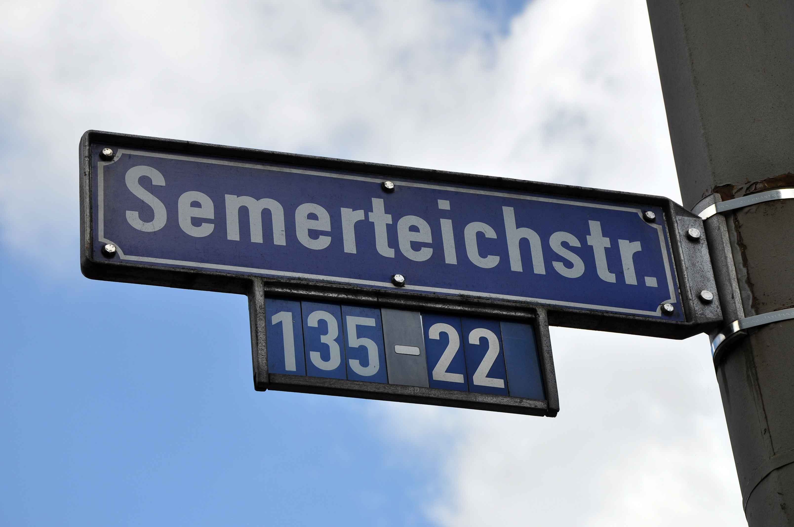 Was lange währt, wird endlich gut? - Einen positiven Schub durch die Ergebnisse der nun vorliegenden Verkehrsuntersuchung Innenstadt-Ost erhoffen sich Dortmunds städtische Verkehrsplaner für den schon seit Jahrzehnten geplanten Bau der neuen Semerteichstraße zwischen B 1 und Hallescher Straße. Wohngebiete in Körne, der nördlichen Gartenstadt und der Oststadt könnten durch die Straße von Nord-Süd-Durchgangsverkehren entlastet werden. Jetzt berät die Politik.