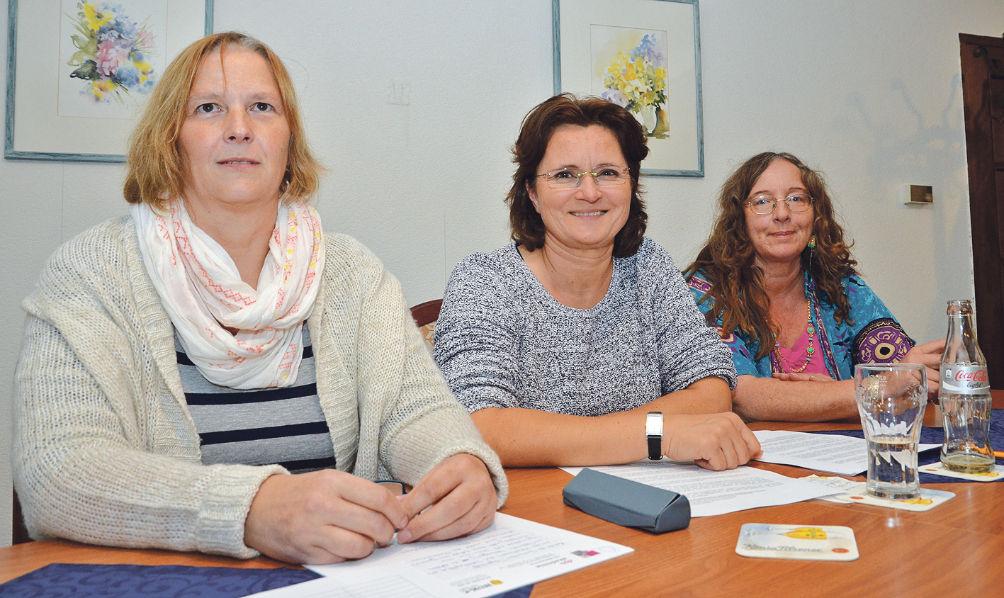 Die Sprecherinnen der Bürgerinitiative setzten sich für den Erhalt des Klinikum Niederberg in kommunaler Hand ein (von links): Birgit Onori, Dr. Esther Kanschat und Ingrid Schween, es fehlt André Volmer.