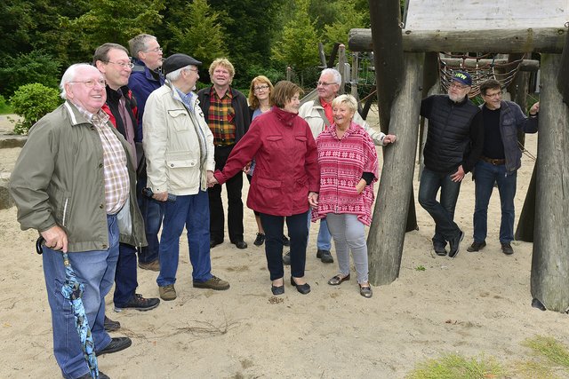 Die Politik (SPD) und ihre obligatorische Ortsteilbegehung standen am vergangenen Samstag im Stadtteil Zweckel wieder im Vordergrund. Themen über Probleme und auch über Veränderbares standen dabei im Vordergrund. Foto: Kariger