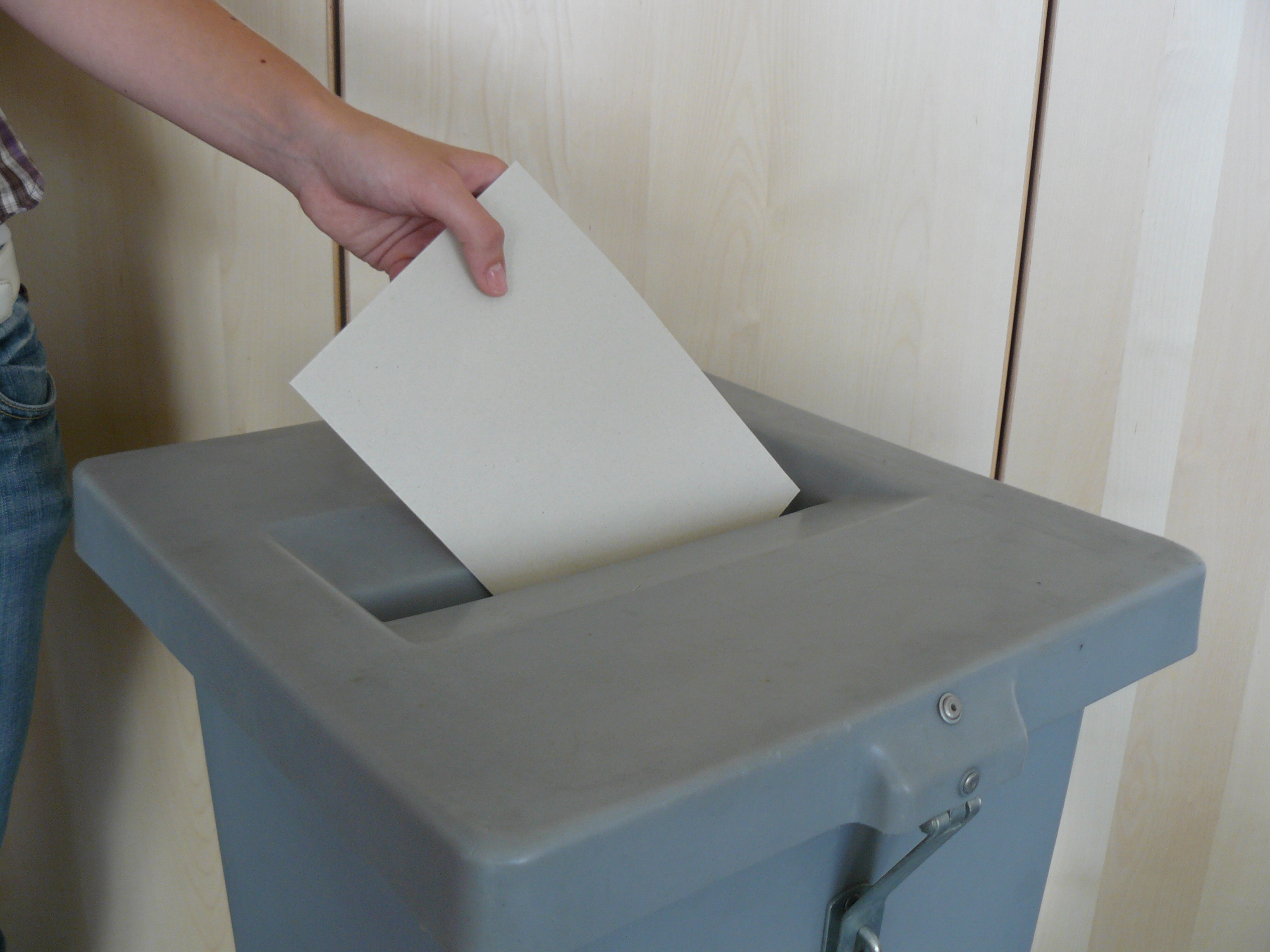 Die Wahlbeteiligung lag bei unter 50%.