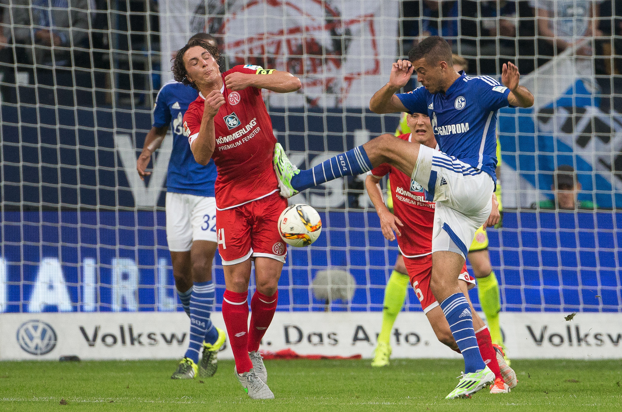 Zu oft ziele Schalke gegen Mainz zu ungenau, wie hier Franco di Santo. Am Ende reichte es dann trotz zahlreicher, vergebener Chancen zu einem 2:1-Heimsieg.