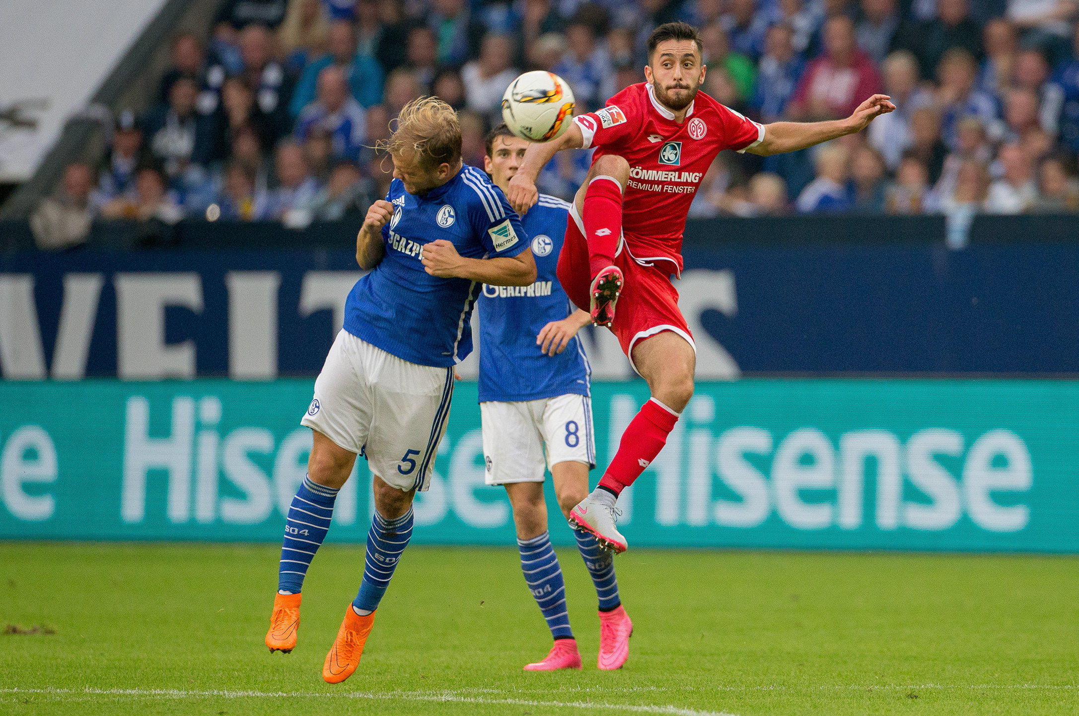 U21-Nationalmannschaftskollegen unter sich: Johannes Geis bereitete das 1:0 durch Joel Matip vor. Yunus Malli erzielte den zwischenzeitlichen 1:1-Ausgleich für den FSV Mainz 05.