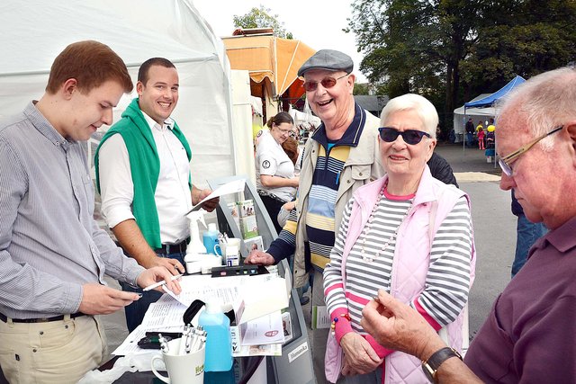 Andrang herrschte an diesem Info-Stand einer Pflegefirma. | Foto: Schmitz