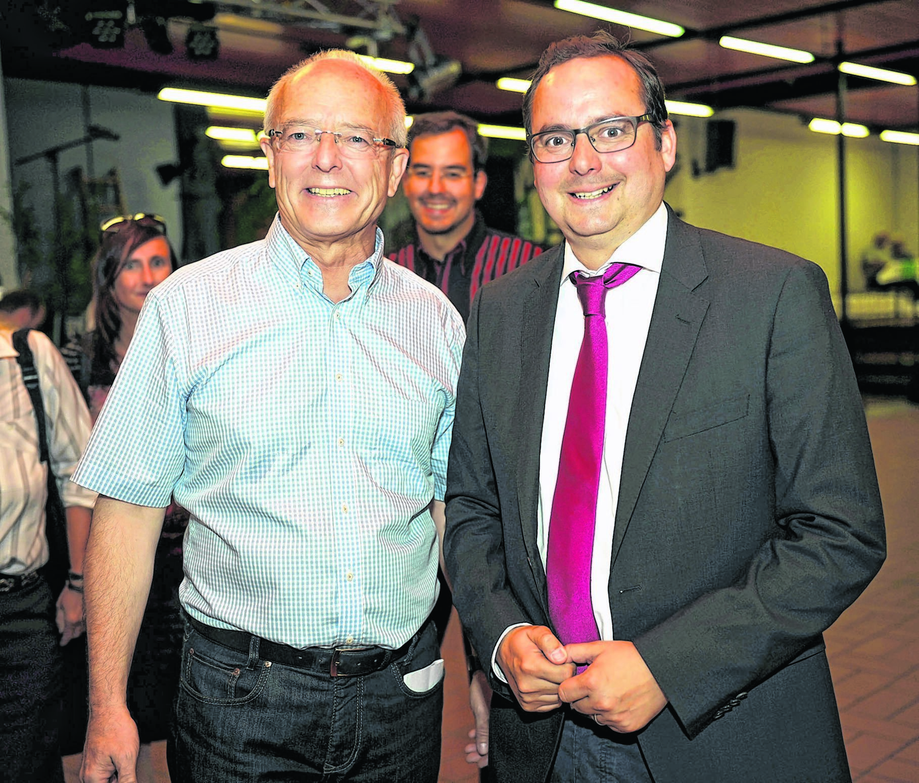 Im ersten Anlauf hat‘s nicht geklappt, jetzt wird die Stichwahl am 27. September zeigen, wer neuer Essener Oberbürgermeister wird: Reinhard Paß (links) oder Konkurrent Thomas Kufen, hier gemeinsam bei der 100-Jahr-Feier des KGV Essen-Altendorf.