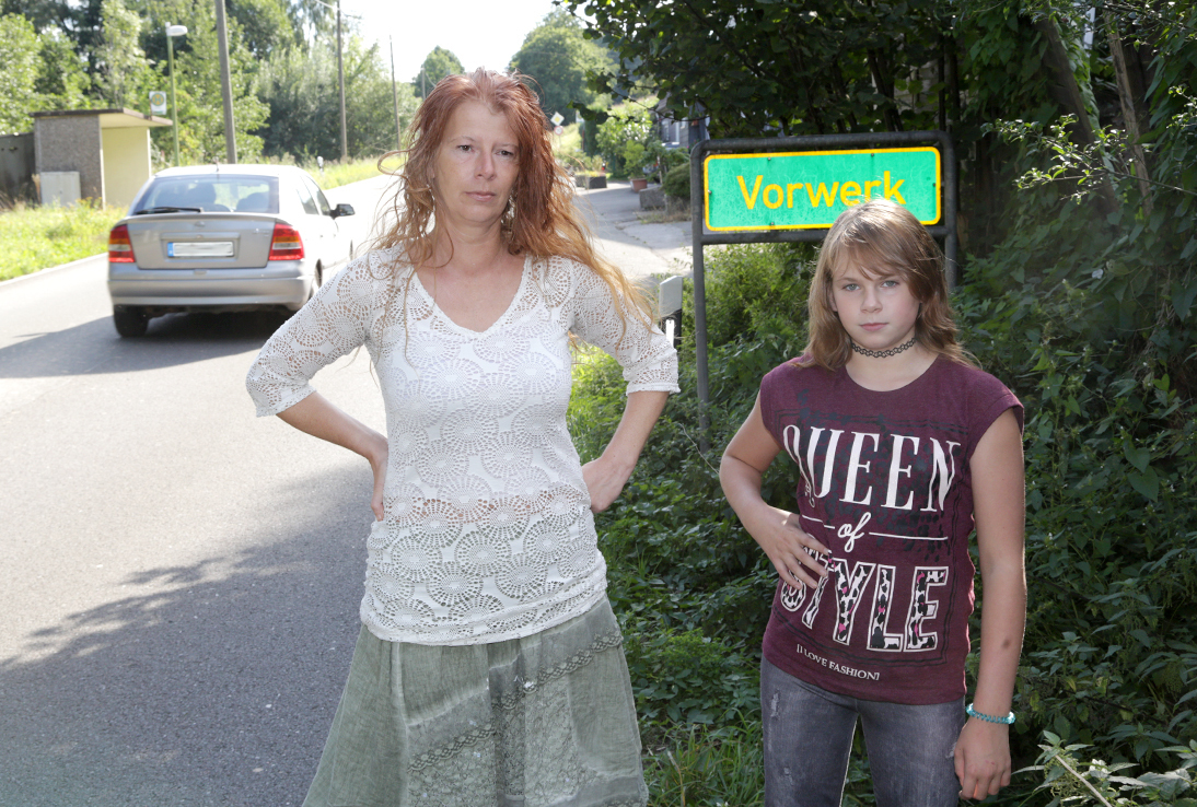 Gefährlicher Schulweg: Anja Mönninghoff und Tochter Maya benötigen einen Fahrdienst. Foto: Jarych