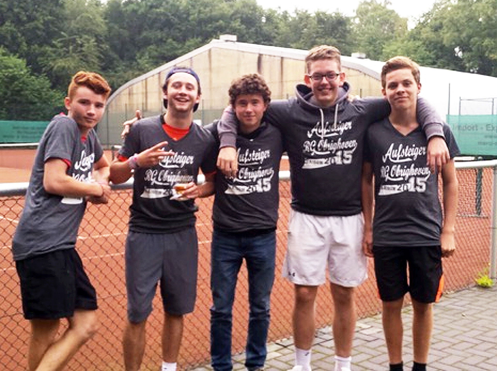 Das Bild zeigt die U18 Mannschaft, die den Aufstieg in die nächste Klasse geschafft hat. Vl.n.r.: Jacob Meininghaus, Felix Meininghaus, Jan-Philipp Stammel, Leon Garcia,
Julien Krebber. Es fehlt Simon Heikapell.