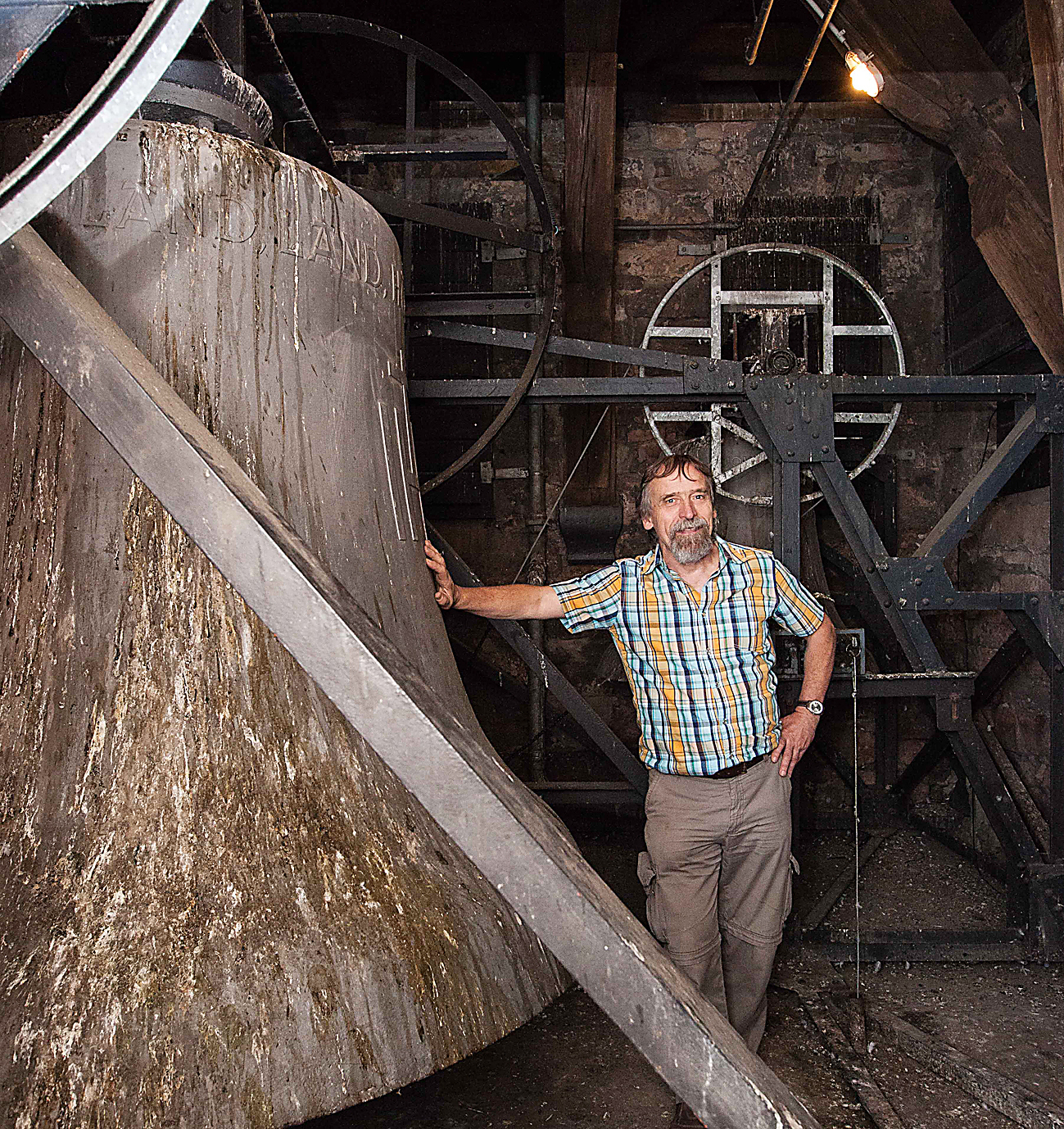 Hausmeister Wolfgang Brummund führte jetzt Besucher in den Turm. Foto: Kosjak